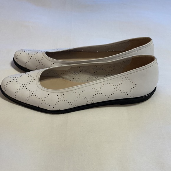 Salvatore Ferragamo white shoes. Made in Italy. - Picture 11 of 12